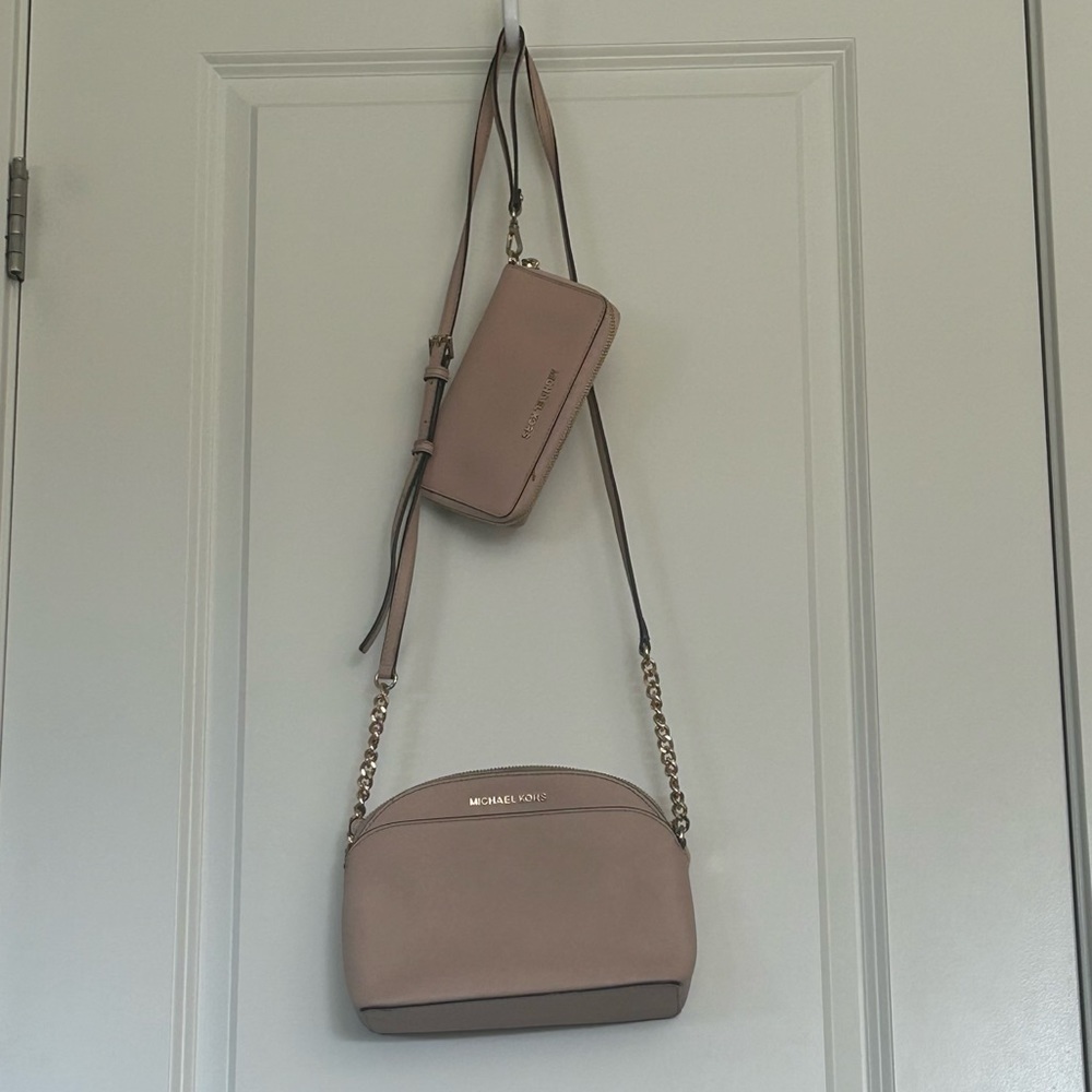 Very pretty pink Michael Kors bag.